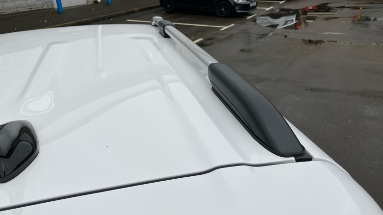 Hyundai INSTER 85kW 02 49kWh 5dr Auto Electric Hatchback